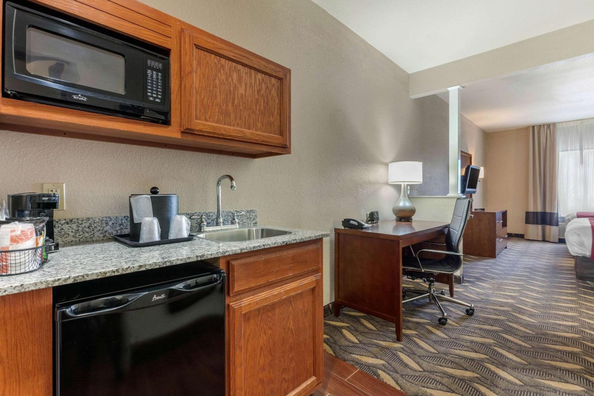 Comfort Suites Rolla Exterior photo